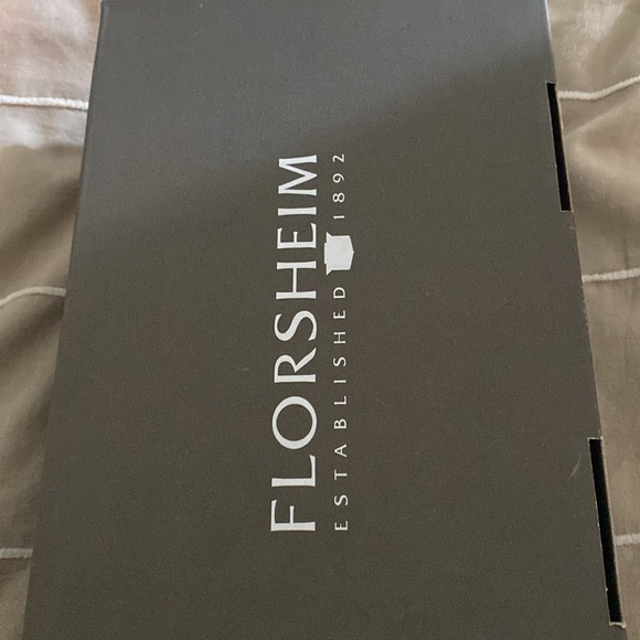 Florsheim boys shoes. EUC worn once. Size 3.5. Tan colour and leather - Picture 2 of 5